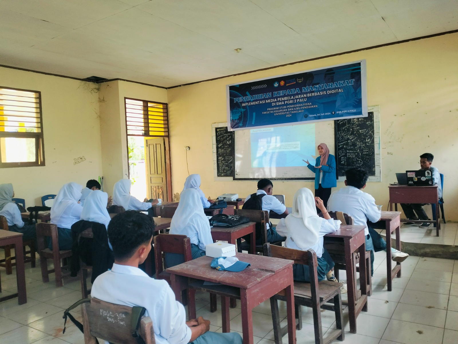 Dosen Fisika Terapkan Media Digital di SMA PGRI 2 Palu