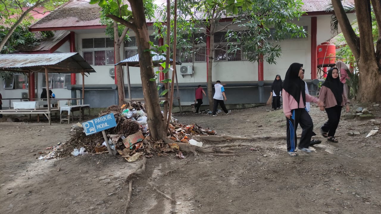 Bakti Lingkungan Program Studi Pendidikan Fisika FKIP Universitas Tadulako Sambut Perkuliahan Semester Ganjil 2024