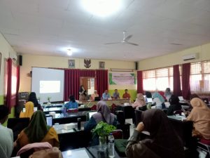 DOSEN PENDIDIKAN FISIKA UNTAD TINGKATKAN KECAKAPAN DIGITAL GURU SMPN 6 PALU MELALUI PELATIHAN PEMBUATAN PERMAINAN EDUKASI ONLINE