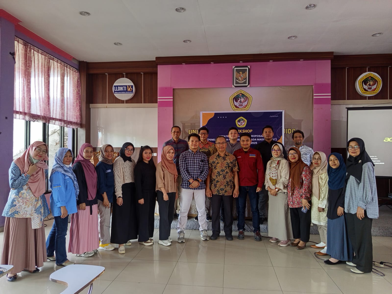 Dosen Pendidikan Fisika FKIP Universitas Tadulako Jadi Narasumber Workshop Strategi Penyusunan Proposal Hibah Dikti 2025