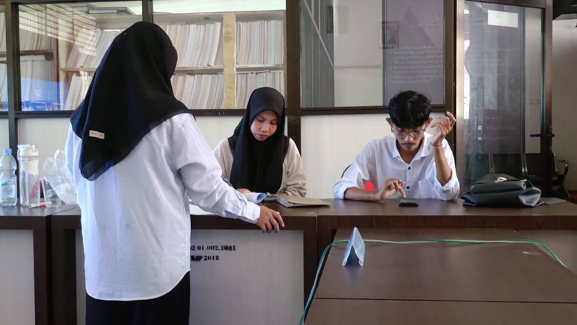 Praktik Langsung Pembelajaran Mikro dengan Tema Hukum Archimedes