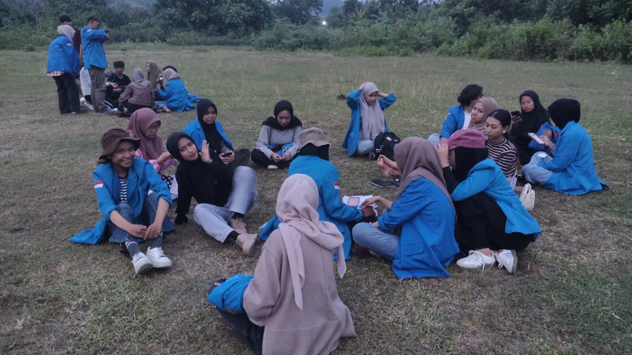 Belajar Langsung dari Alam: Praktikum Lapangan Mahasiswa Pendidikan Fisika UNTAD di Desa Toaya