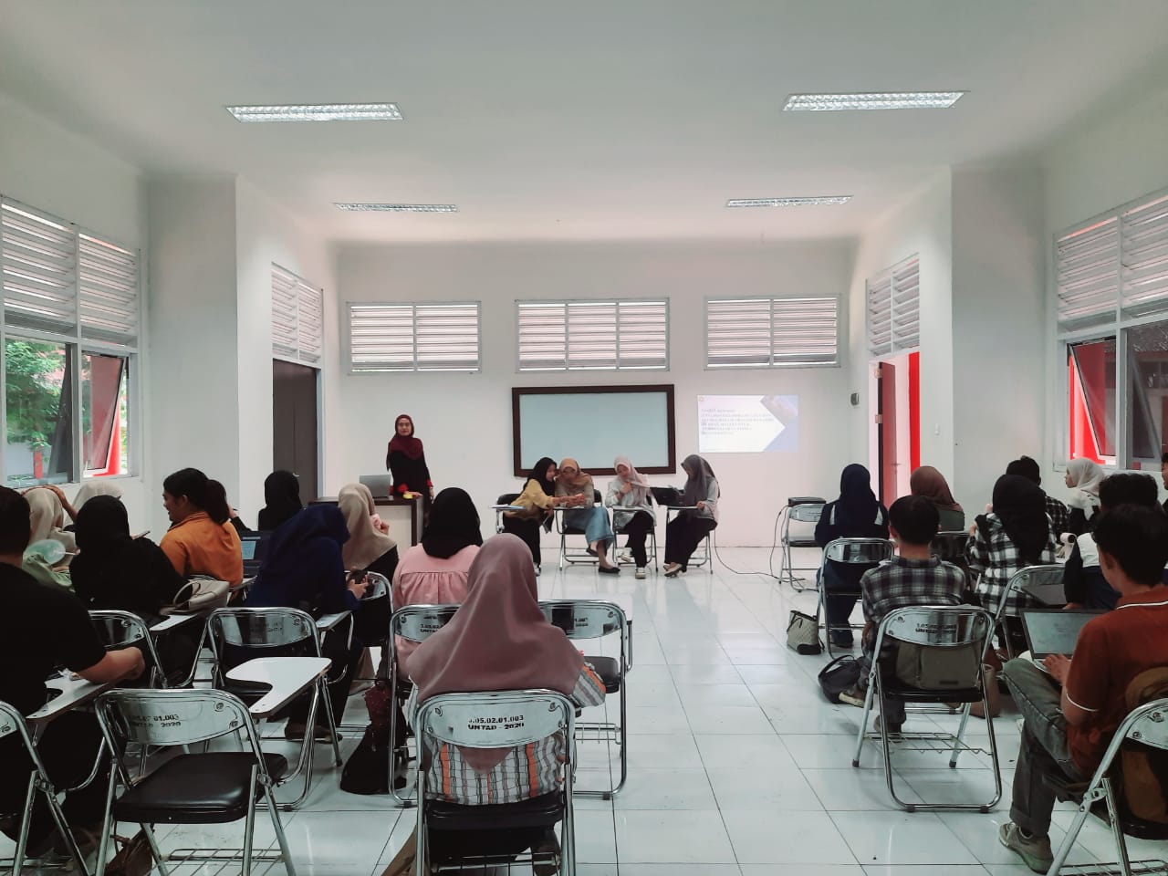 Kearifan Lokal dalam Studi Etnosains tentang Gelombang Laut dan Tradisi Panambe