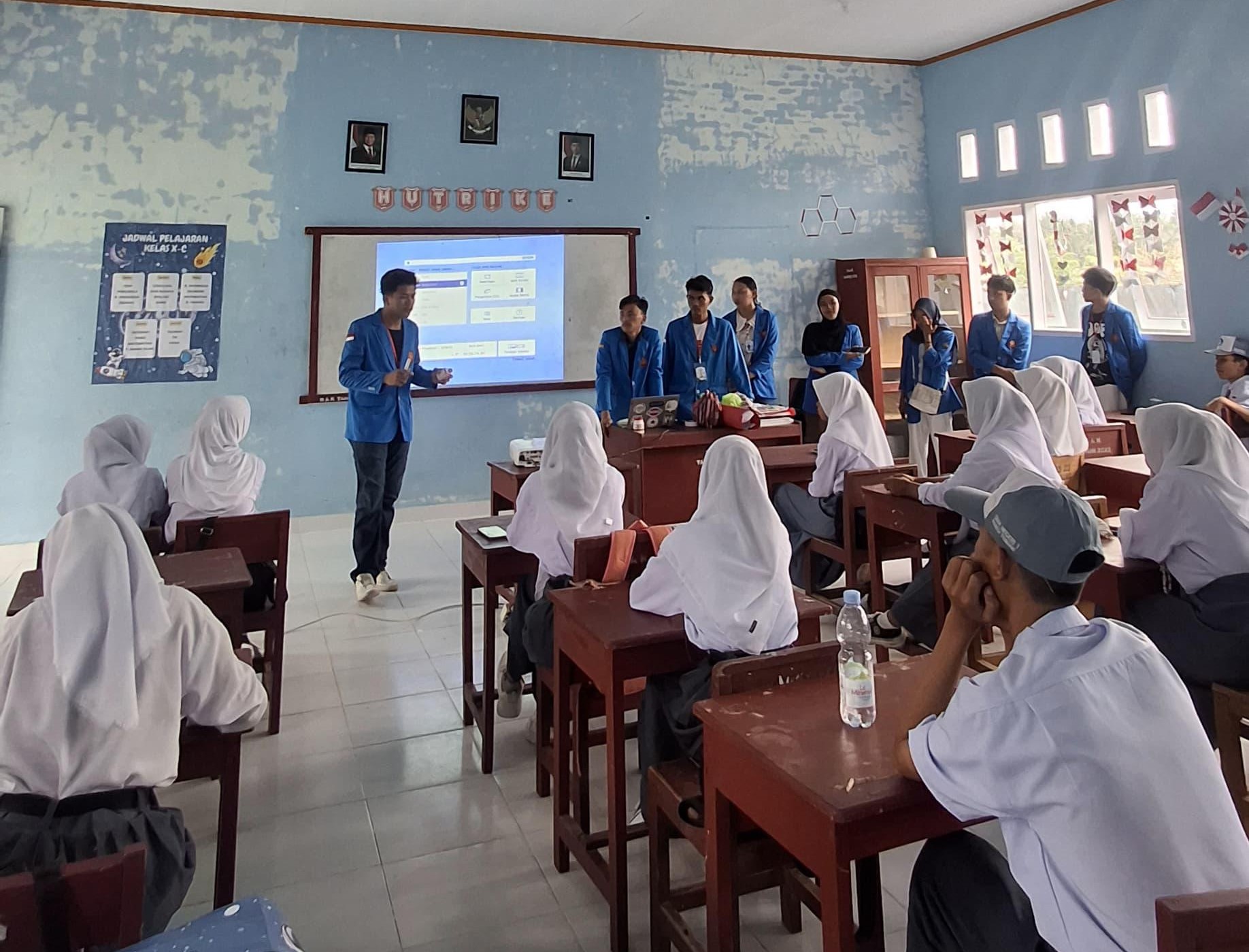 HIMAFI Gelar Fisika Mengabdi 2025 di Desa Pelawa Baru: Menginspirasi Lewat Aksi Nyata