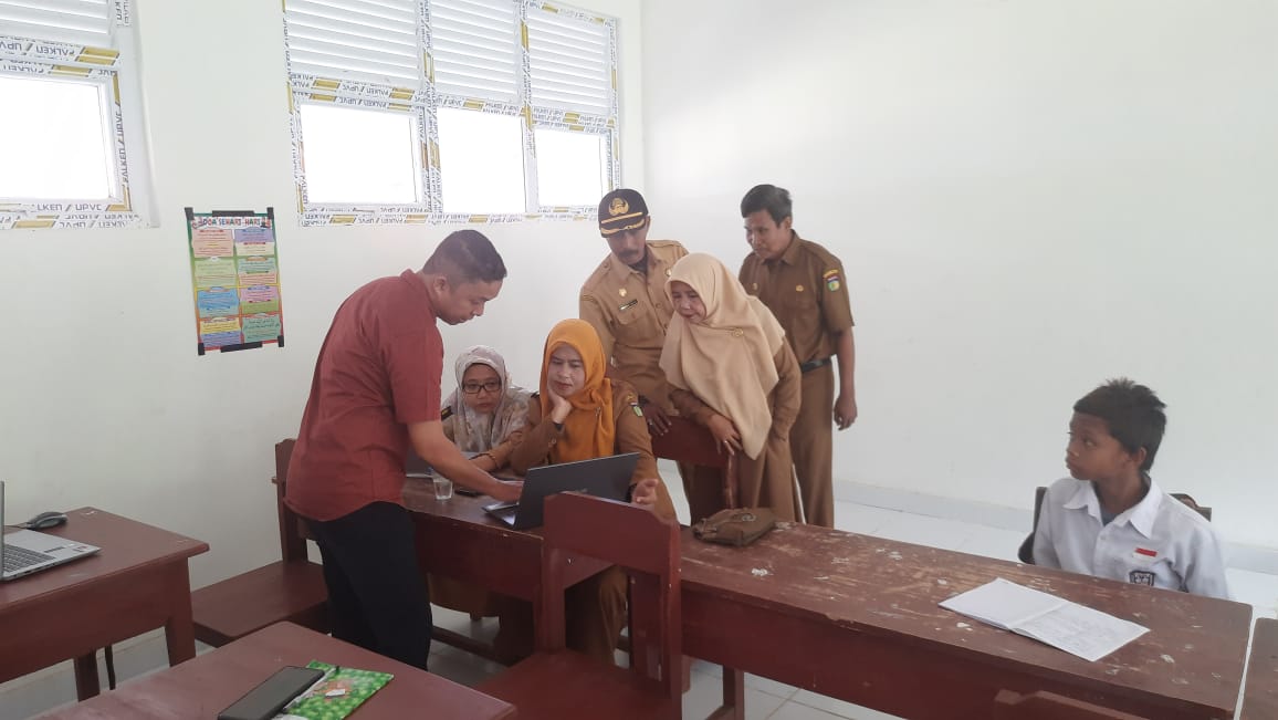 Pelatihan Penggunaan Aplikasi PhET sebagai Laboratorium Virtual bagi Guru dan Siswa SD Inpres 2 Kawatuna Palu

